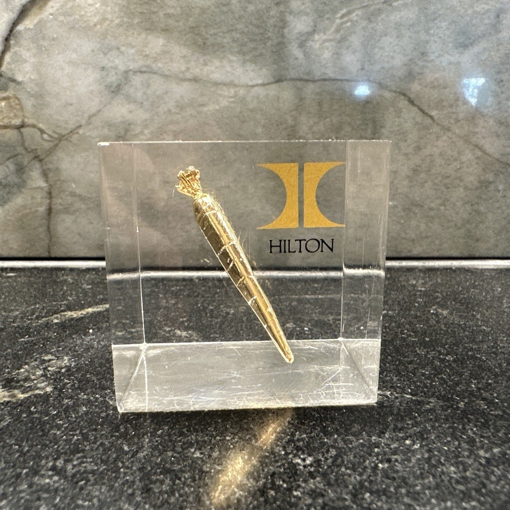 Hilton Hotel VTG Acrylic 2" Square Paperweight RARE Encased Gold‎ Carrot